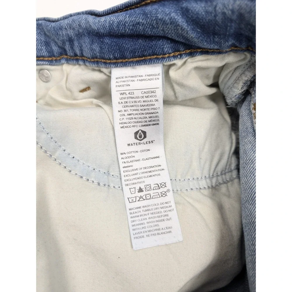 Levi's Signature Gold Athletic Fit Light Blue Wash Denim Jeans Men's Size‎ 40x32